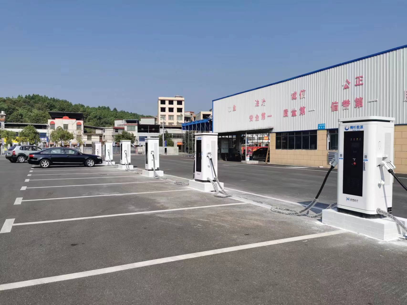 耒陽充電站右側視角.jpg